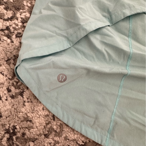 LuLulemon speed up shorts “4” - Picture 3 of 8